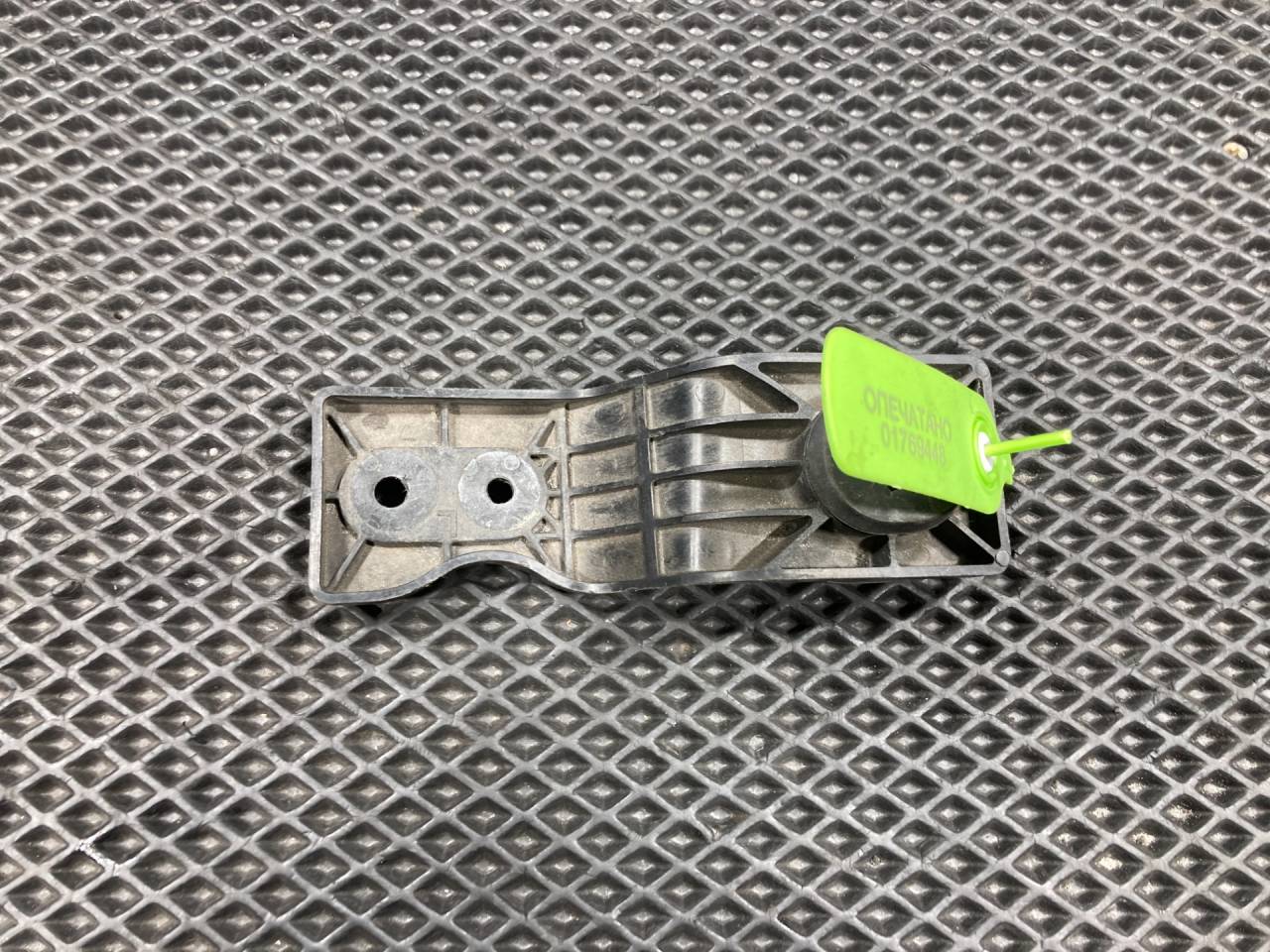 кронштейн радиатора Jaguar XE 1 поколение 2017, 2.0 л., бензин, АКПП, седан, T2H25177, GX738K337AD, T2H44758 - фото №1