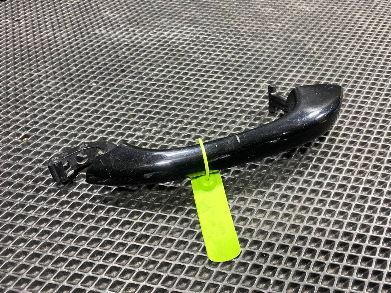 ручка наружная Porsche Macan 1 поколение 2018, 3.0 л., MCT.MA, бензин, АКПП, внедорожник 5 дв., 95B837205 - фото №1