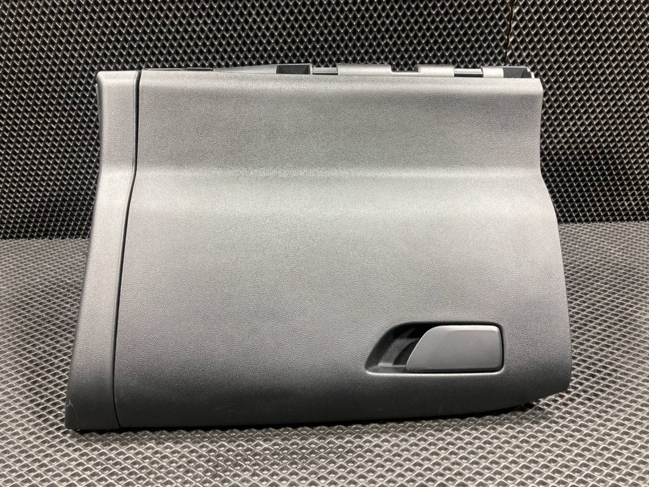 бардачок Ford Bronco Sport 1 поколение 2020, 1.5 л., бензин, АКПП, внедорожник 5 дв., M1PB-4A508-ABW, M1PB-S06040-AAW - фото №1