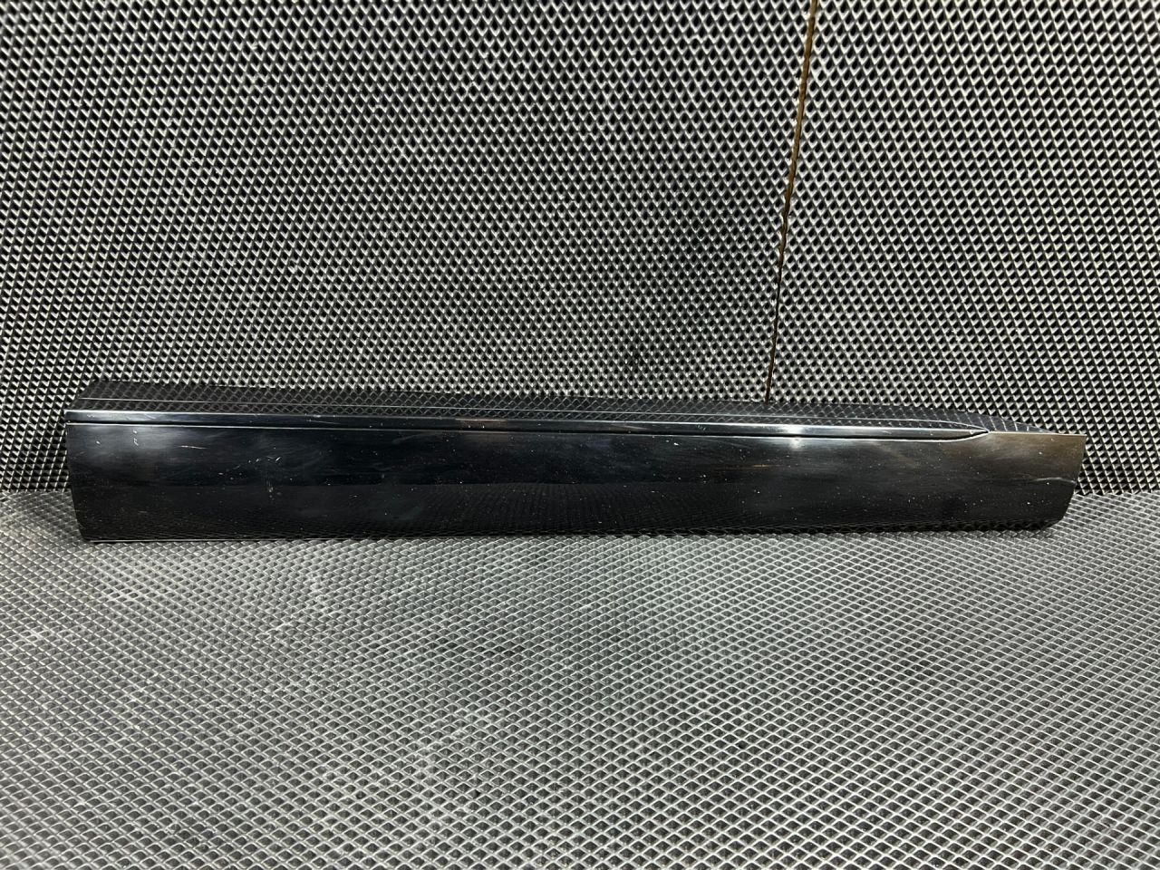 молдинг двери передней правой Kia Sorento 4 поколение 2023, 2.5 л., бензин, АКПП, внедорожник 5 дв., передний привод, 87768R5300 - фото №1