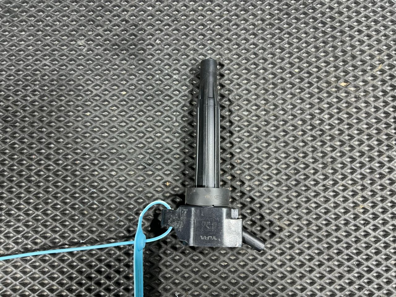 катушка зажигания Kia Sorento 4 поколение 2023, 2.0 л., G4KA, бензин, АКПП, внедорожник 5 дв., передний привод, 27300-2T000 - фото №1