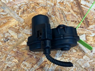 электроручник Audi Q3 8U [рестайлинг] 2016, 2.0 л., бензин, АКПП, внедорожник 5 дв., 32355462