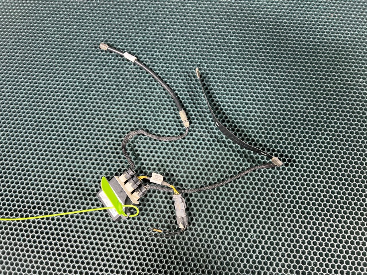 Антенна системы комфортного доступа Land Rover Range Rover Sport 2 поколение 2016, 3.0 л., 306PS, бензин, АКПП, внедорожник 5 дв., GK6214E108AB, LR082100, LR070878, LR070879, T2H31251, T2H31252, C02731-103, K95301AE, C49520-103, C60416-102 - фото №1