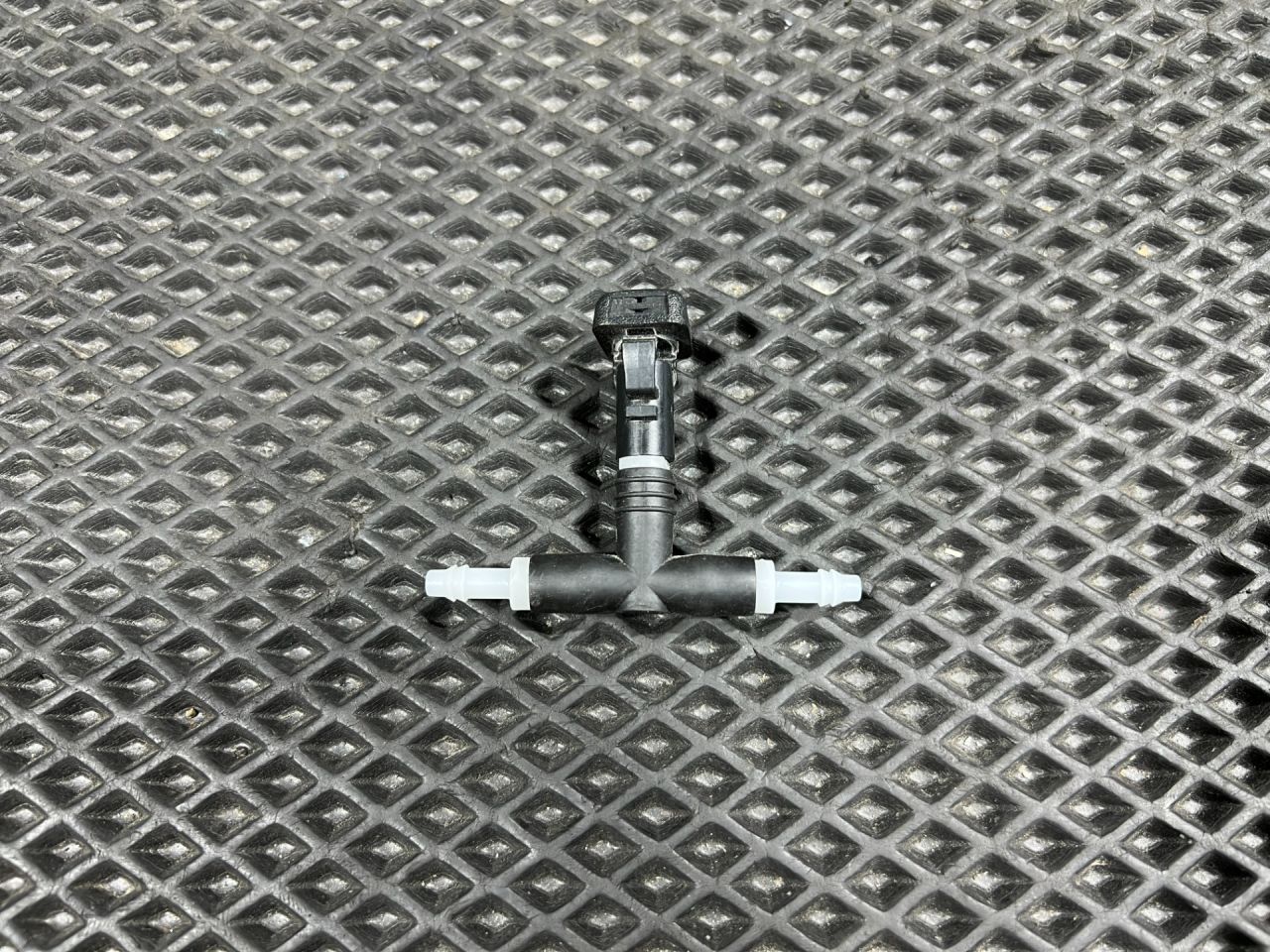 форсунка омывателя лобового стекла Chevrolet Trax 2 поколение 2024, 1.2 л., бензин, АКПП, внедорожник 5 дв., передний привод, 42734806 - фото №1