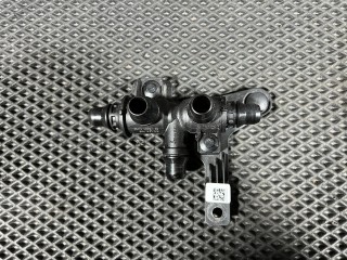 клапан системы охлаждения Jaguar F-Pace 1 поколение 2017, 2.0 л., бензин, АКПП, внедорожник 5 дв., KX7365007AB, HX7365008AB, HX736A690AA, KX7365008AB