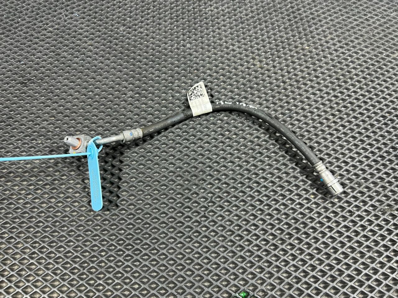 шланг тормозной Chevrolet Trax 2 поколение 2023, 1.2 л., бензин, АКПП, внедорожник 5 дв., 60004389, 60004384 - фото №1