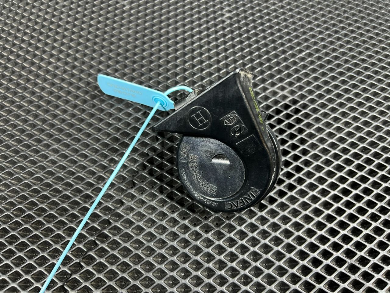 сигнал (клаксон) Kia Sorento 4 поколение 2023, 2.0 л., G4KA, бензин, АКПП, внедорожник 5 дв., передний привод, 96621-L2000 - фото №1