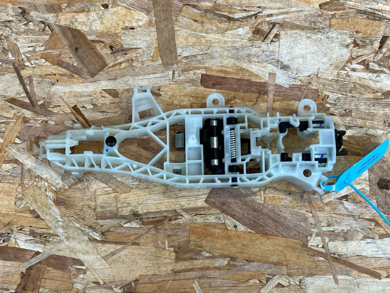 скелет ручки двери передней правой Buick Envista 1 поколение 2024, 1.2 л., бензин, АКПП, внедорожник 5 дв., 42803028 - фото №1