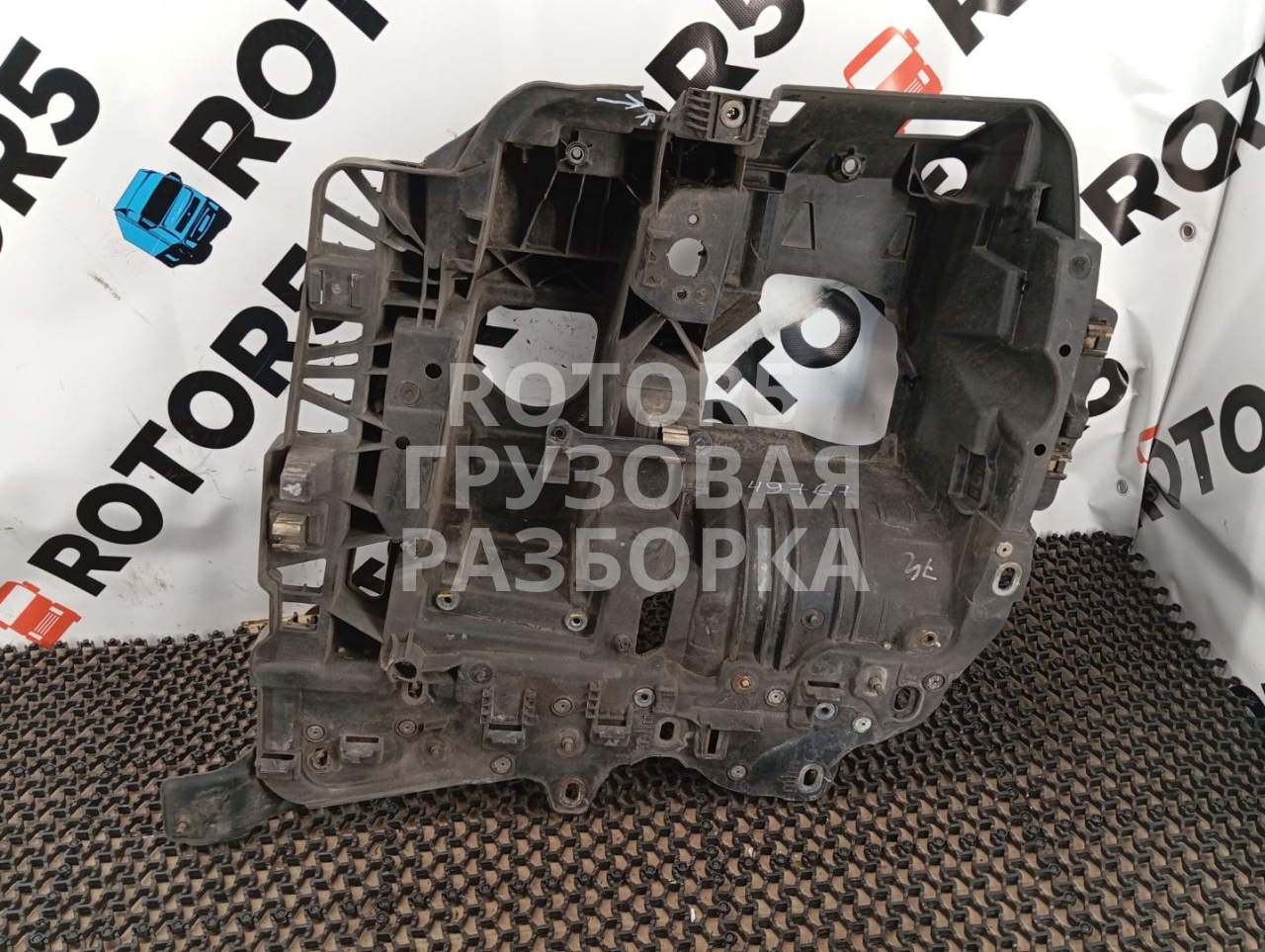 кронштейн крепления фары правый MAN TGX 1 поколение 2015, 12.4 л., D 2676 LF 45, дизель, правый руль, 81416106760 - фото №1