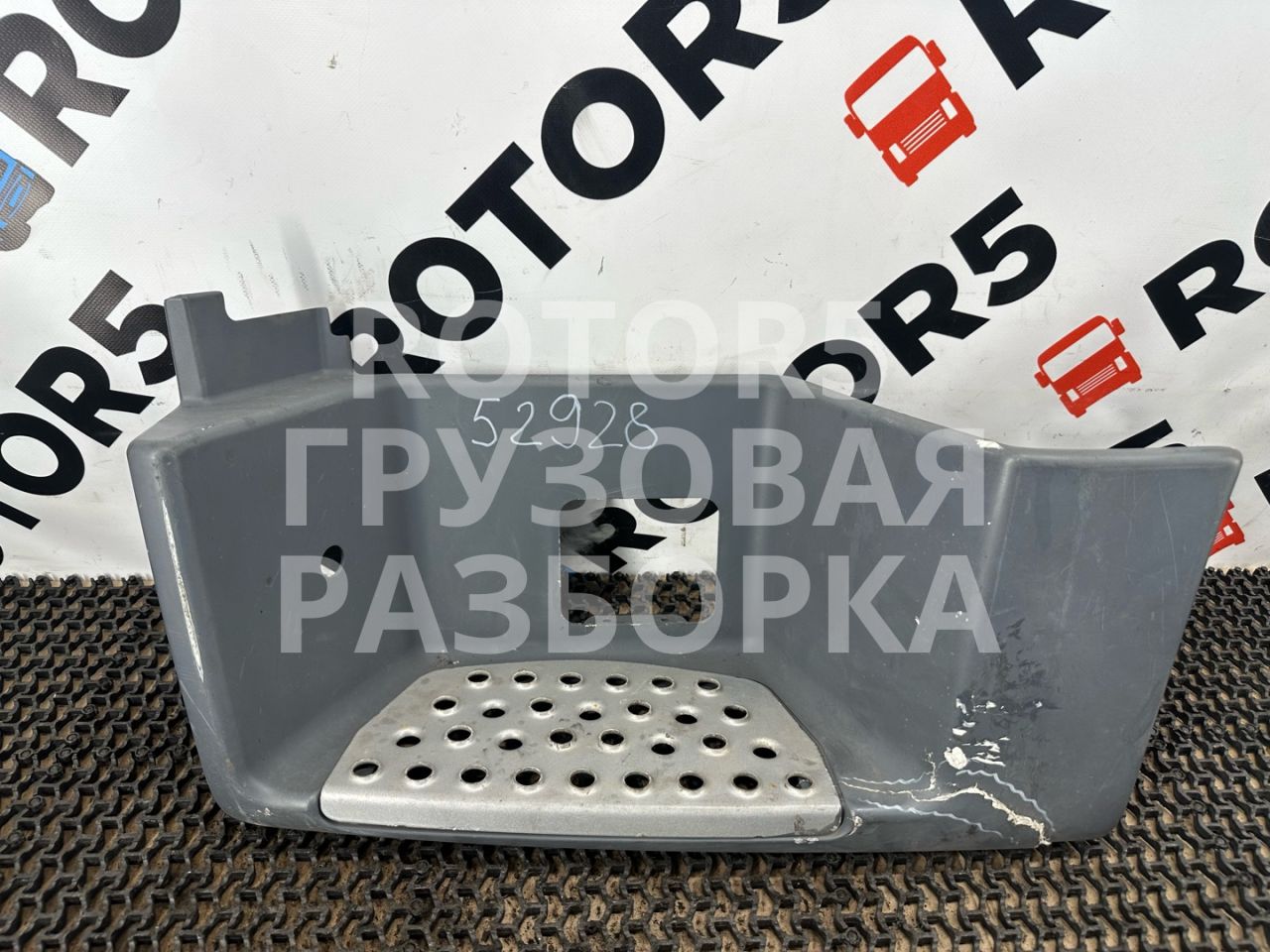 Подножка кабины MAN TGX 1 поколение 2015, 12.4 л., D 2676 LF 46, дизель, правый руль, 81615100975, 81615100977 - фото №1