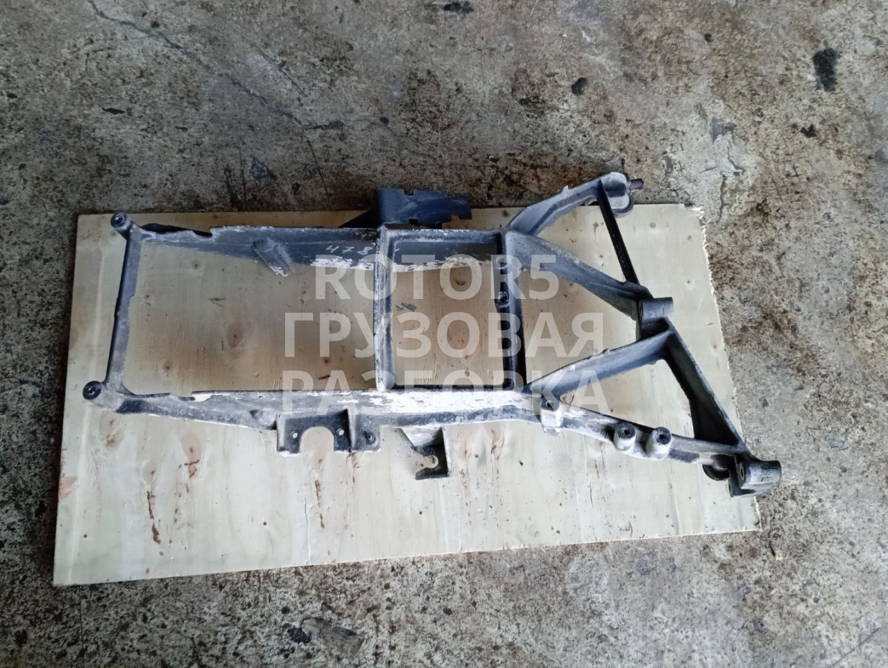 кронштейн крепления фары левый DAF XF 105 1 поколение 2011, 12.9 л., MX 340, дизель, 1862945 - фото №1