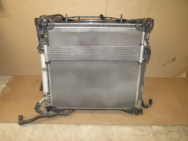 кассета радиаторов Land Rover Range Rover 4 поколение 2016, 3.0 л., дизель - фото №1