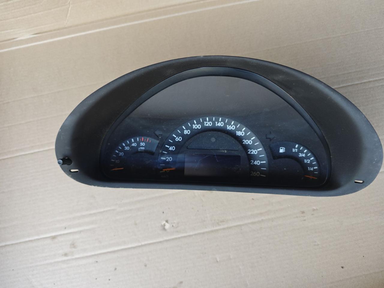 щиток приборов (приборная панель) Mercedes-Benz C-Класс W203/S203/CL203 W203 2002, 2.2 л., дизель, 6МКПП, серебристый металлик, седан - фото №1
