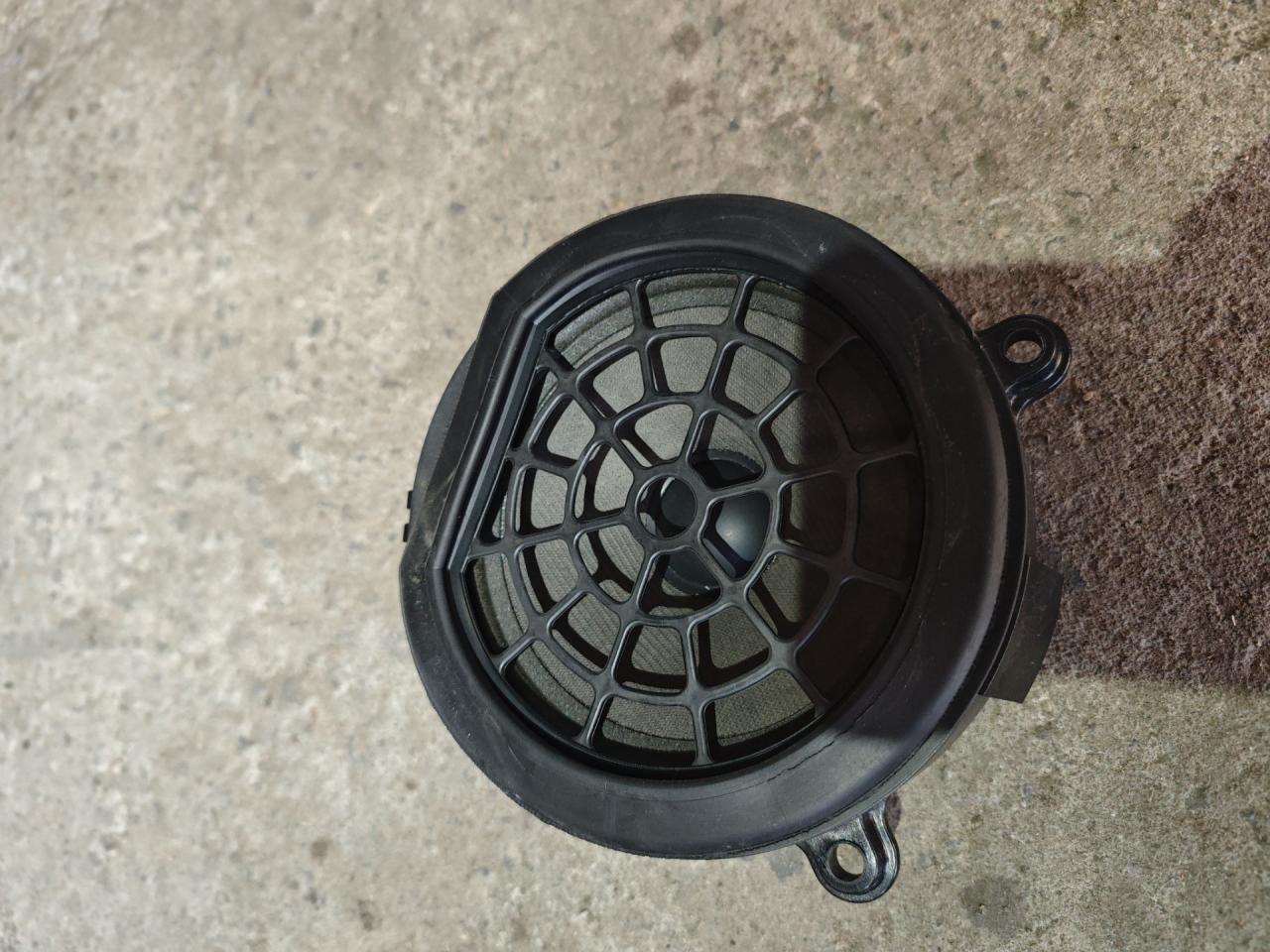 динамик двери Mercedes-Benz C-Класс W203/S203/CL203 W203 2001, 2.2 л., дизель, 6МКПП, серый, седан, задний привод - фото №1