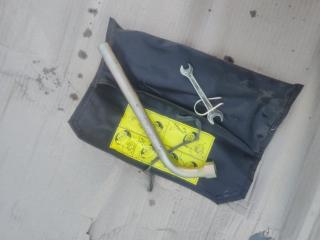 ящик под инструменты / набор инструментов Audi 80 8C/B4 1994