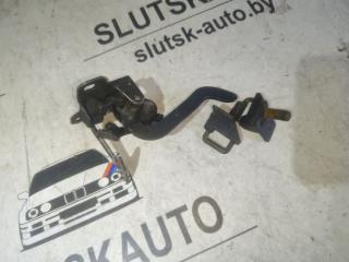 захватный крюк капота BMW 7 серия E38 [рестайлинг] 2001