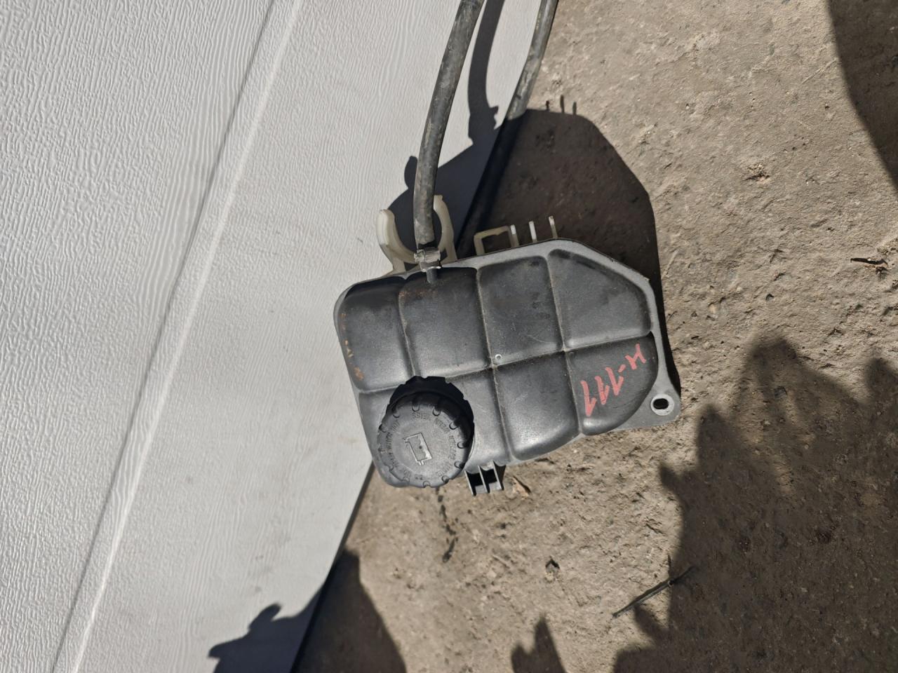 бачок расширительный Mercedes-Benz C-Класс W203/S203/CL203 W203 2001, 2.2 л., дизель, 6МКПП, серый, седан, задний привод - фото №1