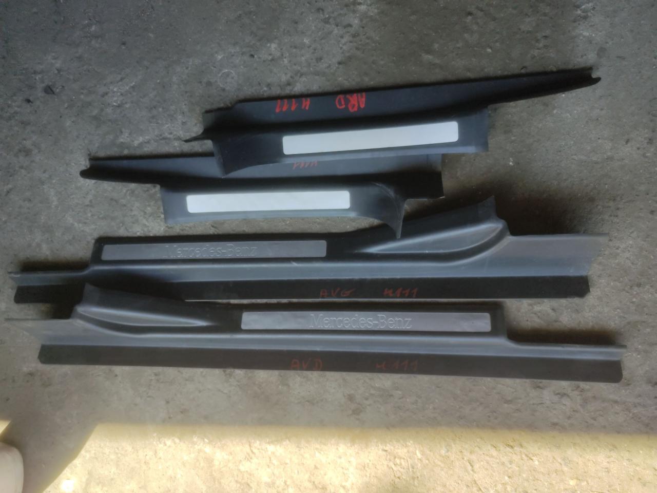накладка на порог внутренняя Mercedes-Benz C-Класс W203/S203/CL203 W203 2001, 2.2 л., дизель, 6МКПП, серый, седан, задний привод - фото №1