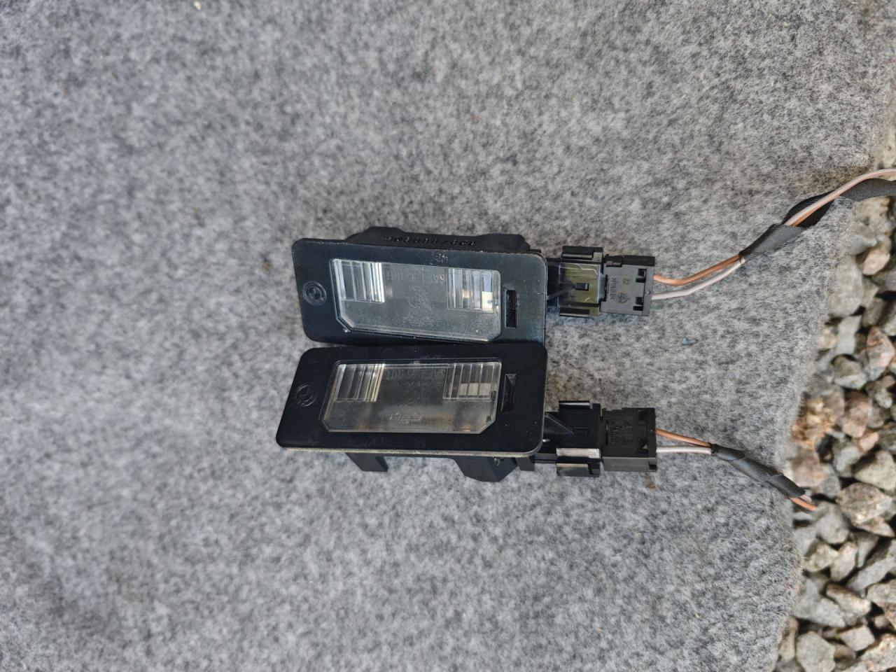 подсветка номера BMW 3 серия E90/E91/E92/E93 E90 2004, 2.0 л., дизель, 6МКПП, синий, седан, задний привод - фото №1