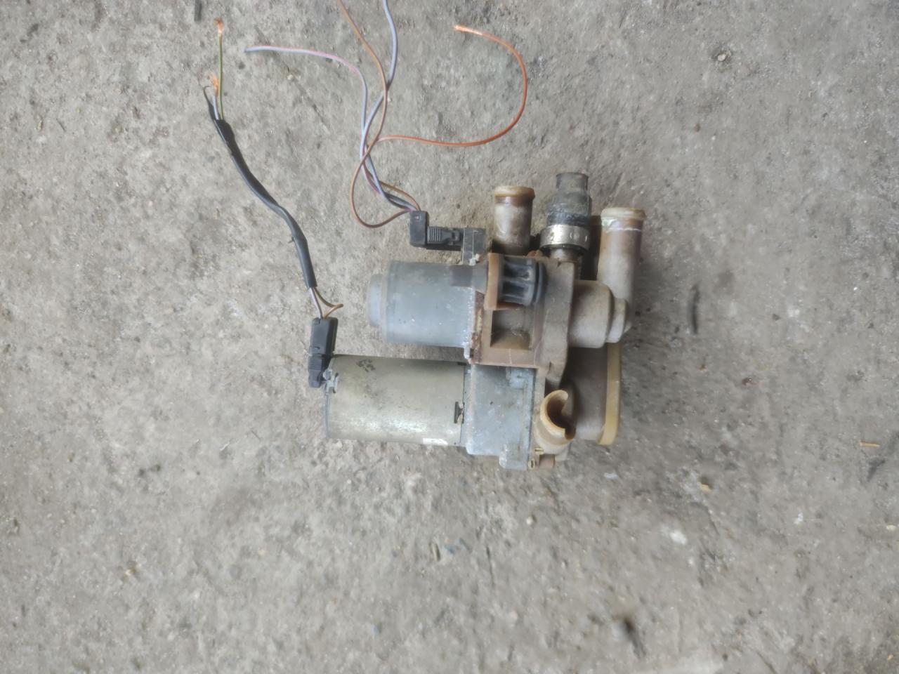 кран отопителя (печки) Mercedes-Benz S-Класс W140/C140 W140 1993, 3.2 л., бензин, АКПП, темно серый, седан, задний привод, правый руль - фото №1