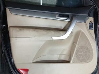 обшивка двери передняя левая Kia Sorento 2 поколение (2009 - 2012)