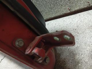 петля двери Mitsubishi Lancer 10 поколение (2007 - 2010)