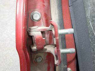 петля двери Mitsubishi Lancer 10 поколение (2007 - 2010)