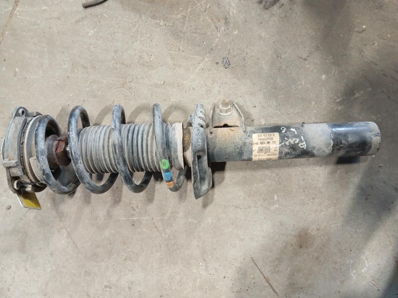 стойка передняя правая Volkswagen Passat B6 (2005 - 2010), 2.0 л., TDi, дизель, 3C0413031N - фото №1