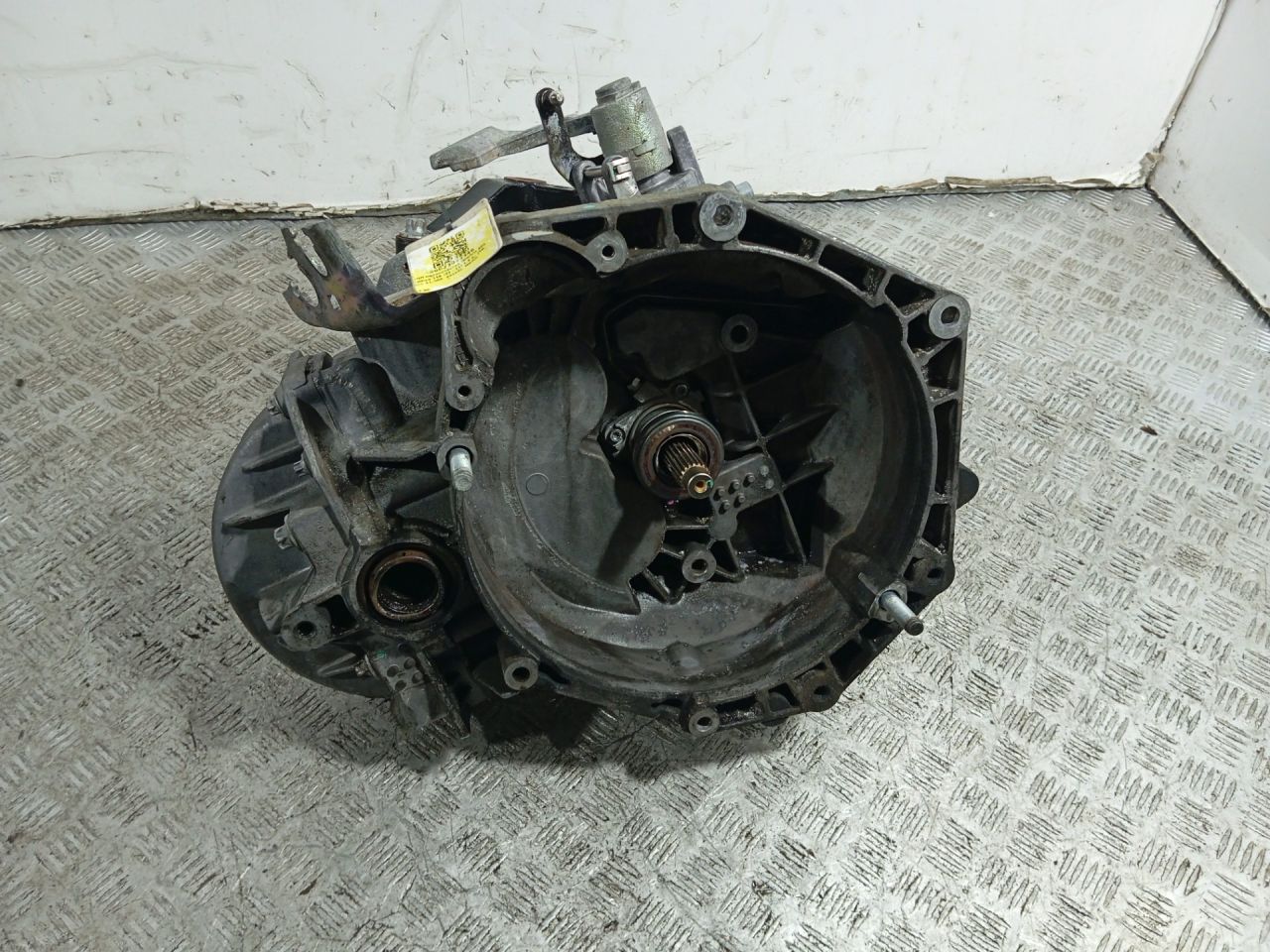 КПП механическая (МКПП) Alfa Romeo 159 1 поколение (2005 - 2011), 1.9 л., JTD, 939 A1.000, дизель, МКПП - фото №1