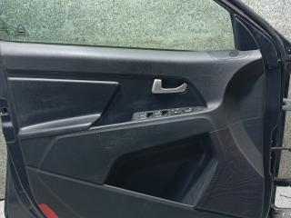 обшивка двери передняя левая Kia Sportage 3 поколение (2010 - 2014)