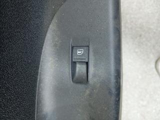 кнопка стеклоподъемника двери задней правой Volkswagen Passat B6 (2005 - 2010)