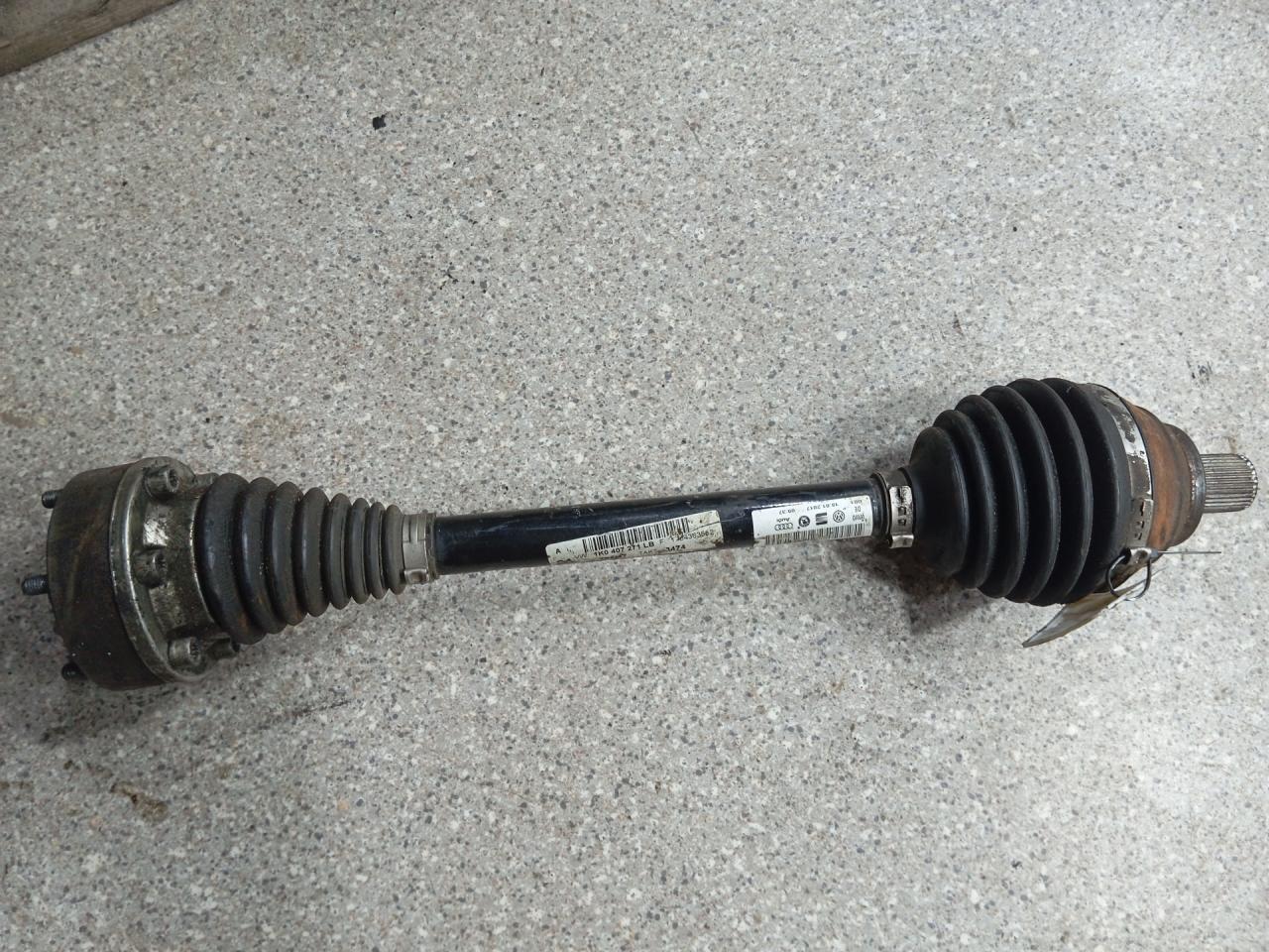 полуось передняя левая (приводной вал, ШРУС) Volkswagen Golf 7 поколение (2012 - 2017), 1.6 л., дизель, универсал, 1K0407271LB - фото №1