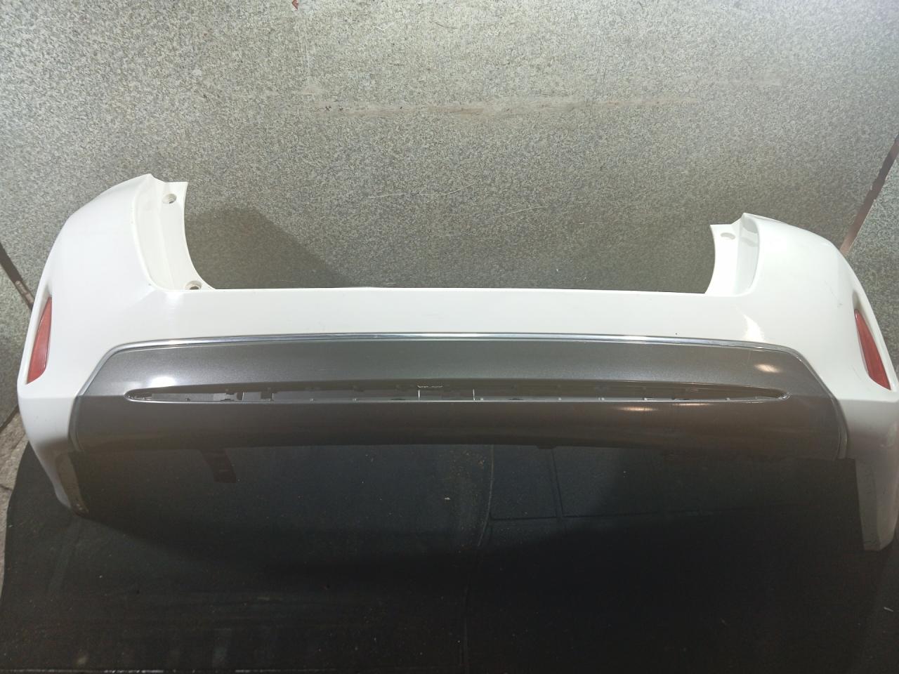 бампер задний Toyota Auris 2 поколение (2012 - 2015), универсал - фото №1