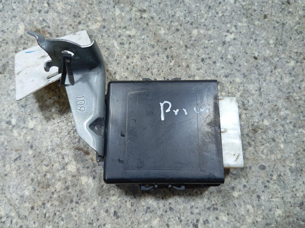 реле стеклоочистителей Toyota Prius 3 поколение (2009 - 2011), 1.8 л., бензин, 85940-47020 - фото №1