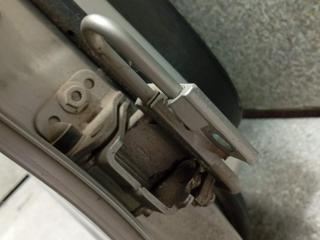 петля двери Volkswagen Passat B6 (2005 - 2010), седан