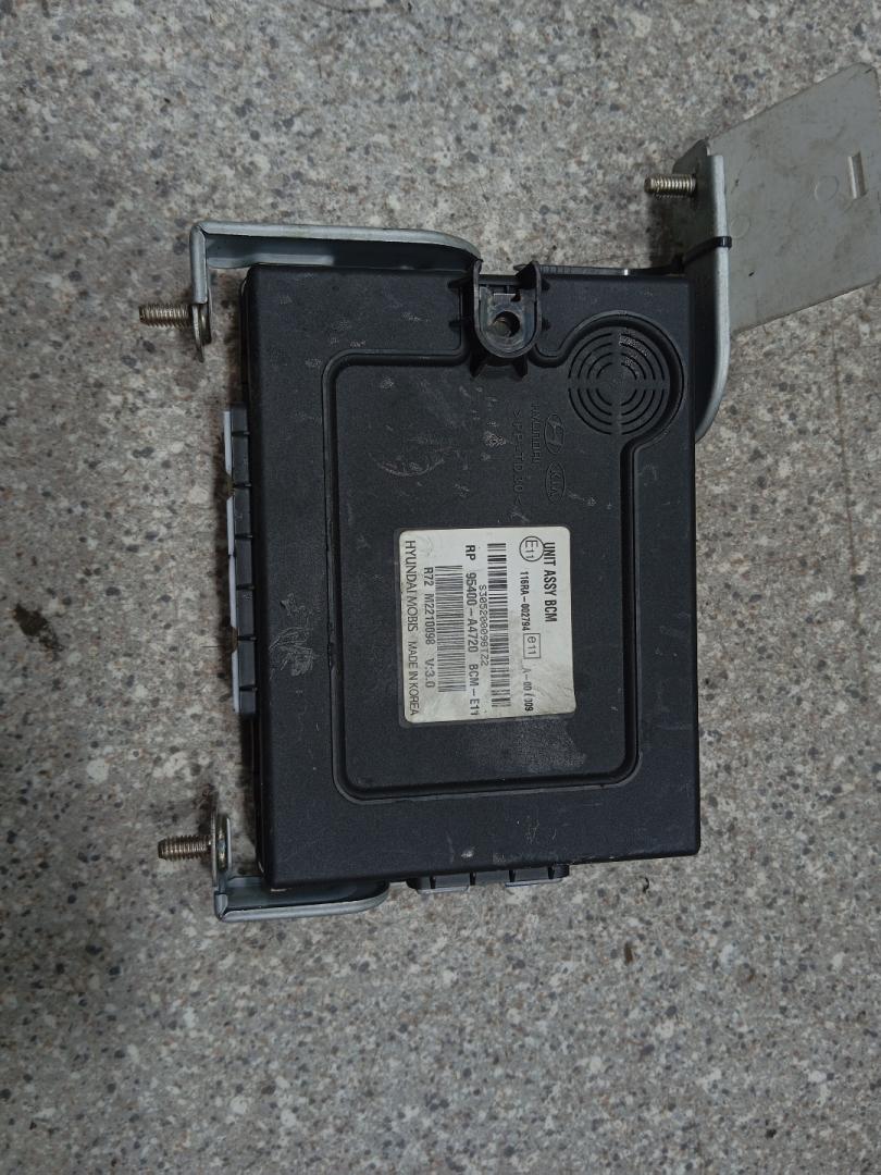 Блок управления BCM (Body Control Module) Kia Carens 3 поколение (2013 - 2019), 1.7 л., CRDi, дизель, 95400-A4720 - фото №1