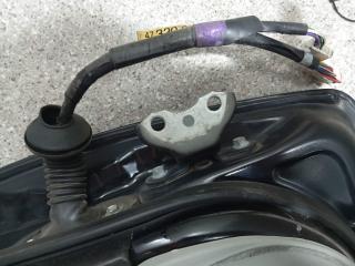 петля двери Toyota Prius 3 поколение (2009 - 2011)