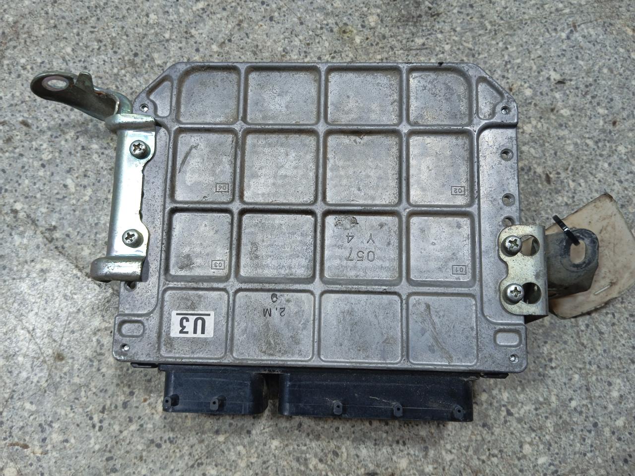 блок управления двигателем Toyota Prius 3 поколение (2009 - 2011), 1.8 л., бензин, 89661-47280 - фото №1