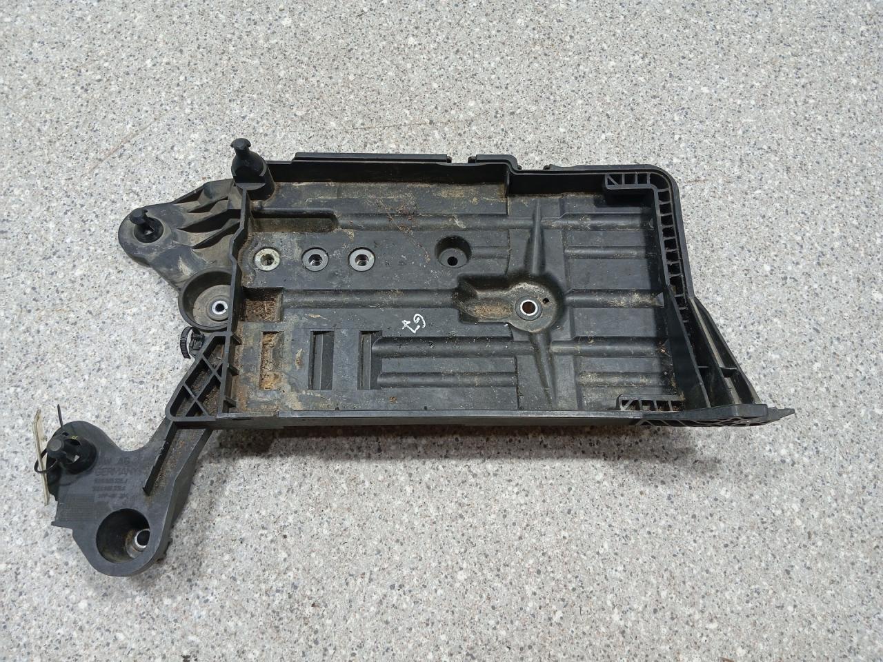 полка аккумулятора Volkswagen Golf 7 поколение (2012 - 2017), универсал, 5Q0915321J, 5Q0915331K - фото №1