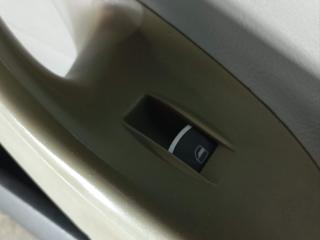 кнопка стеклоподъемника двери Volkswagen Passat B6 (2005 - 2010)