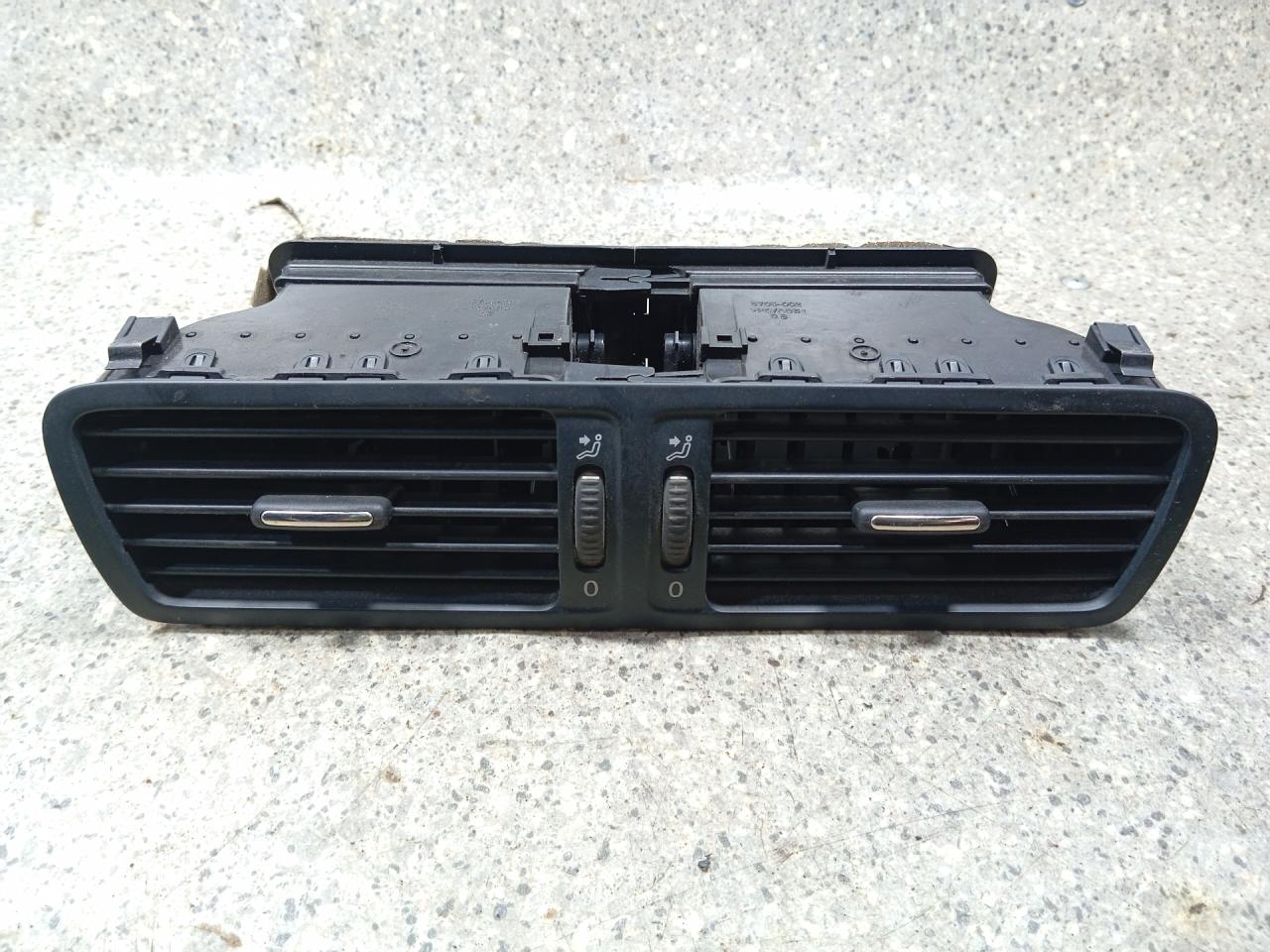 дефлектор обдува салона Volkswagen Passat B6 (2005 - 2010), 3S1819728F, 3C2819728E - фото №1