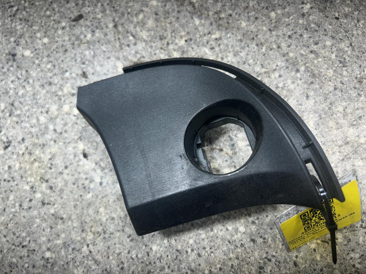 накладка на торпедо (консоль) Toyota Prius 3 поколение (2009 - 2011), 1.8 л., бензин, GMF161190C - фото №1