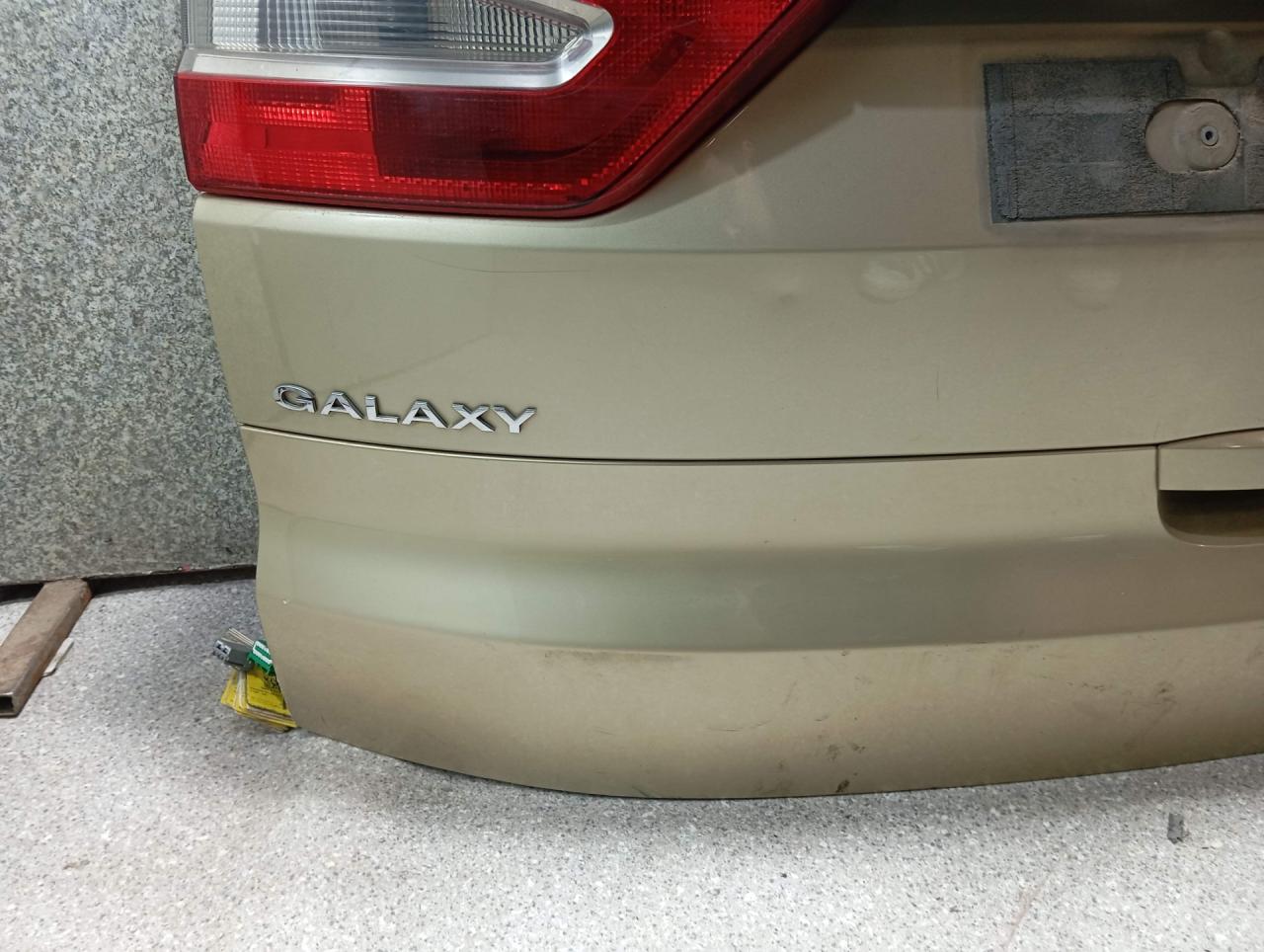 накладка двери (крышки) багажника Ford Galaxy 2 поколение (2006 - 2010) - фото №1