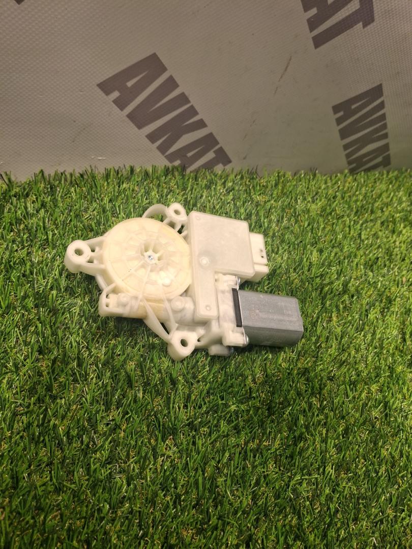 моторчик стеклоподъемника задний правый BMW X7 G07 2022, 3.0 л., B58B30C, бензин, АКПП, a96, внедорожник 5 дв., полный привод, 9450072, 61359450072 - фото №1