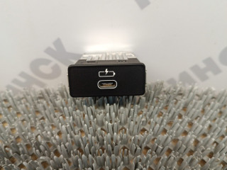 разъем AUX / USB BMW X5 G05 [рестайлинг] G05 2024, 3.0 л., B58B30P, бензин, АКПП, a300, внедорожник 5 дв., полный привод, 84115A21B76, 5A21B76