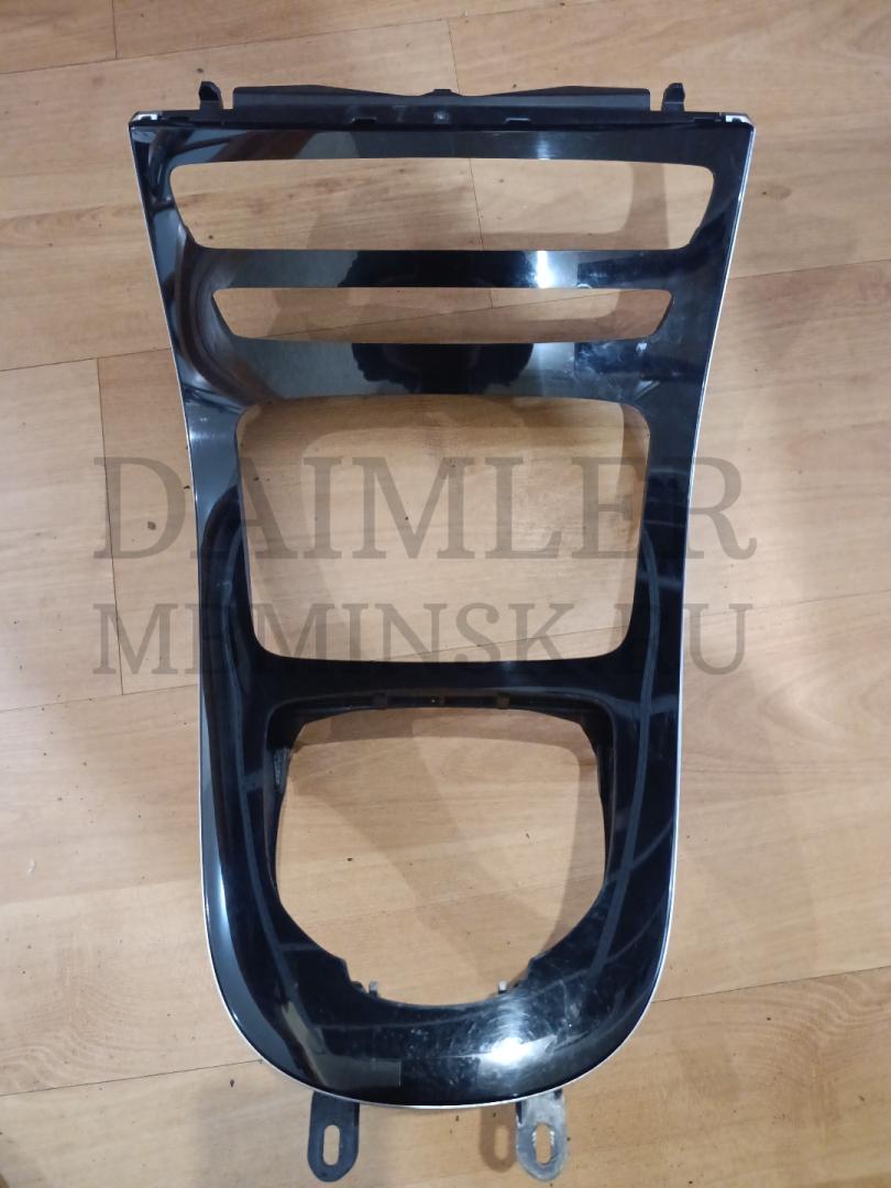 Декоративная накладка центральной консоли Mercedes-Benz E-Класс W213/S213/C238/A238 S213 2017, 2.0 л., OM 654.920, дизель, универсал - фото №1