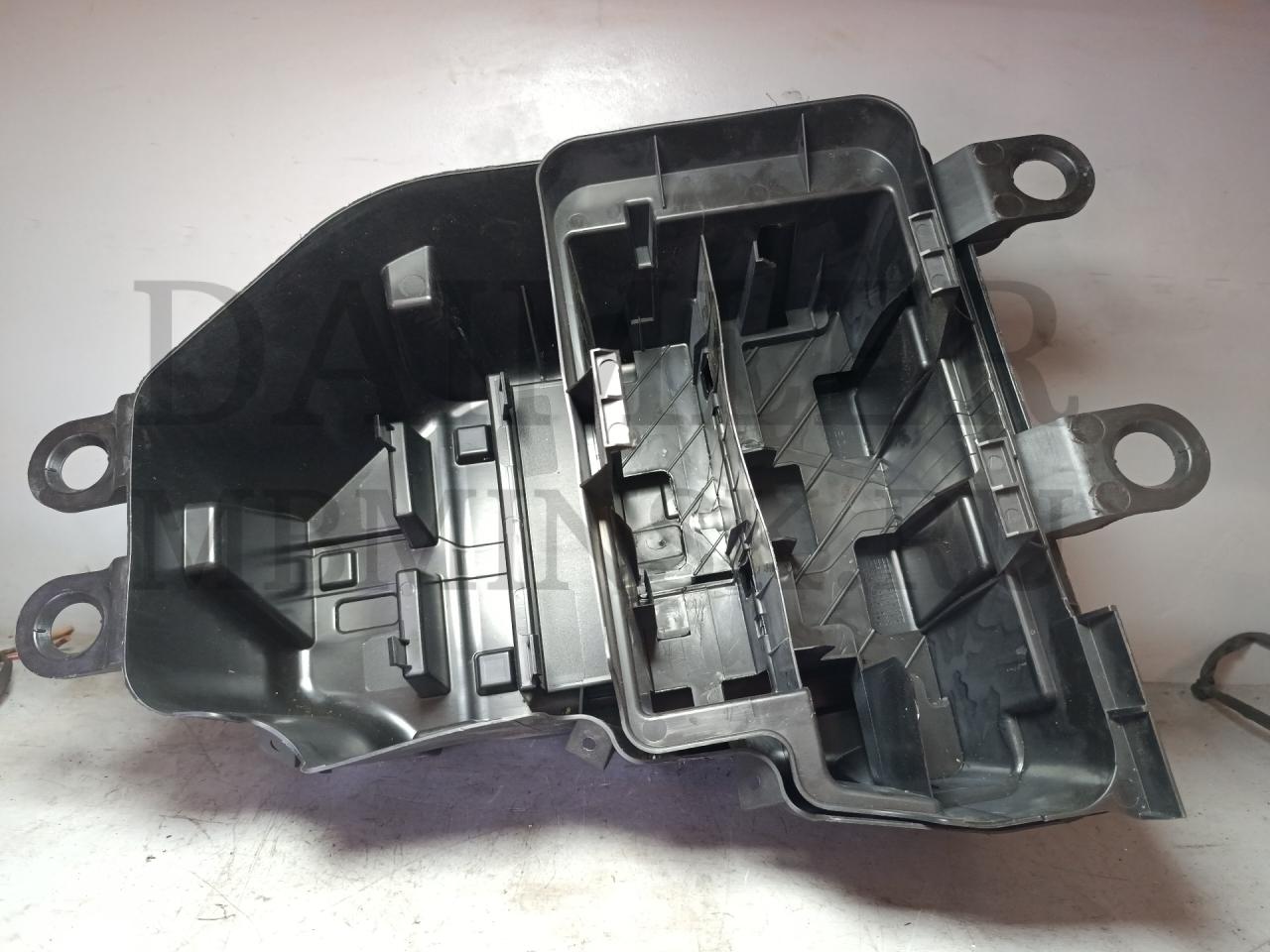 короб предохранителей Mercedes-Benz GLE W166 2016, 3.0 л., OM 642.826, дизель, АКПП, A1665400024 - фото №1