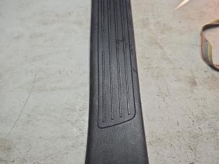 накладка на порог внутренняя Mercedes-Benz GLS-Класс X166 2018, 3.0 л., OM 642.826, дизель, АКПП, синий, внедорожник 5 дв., полный привод, правый руль, A1666800404