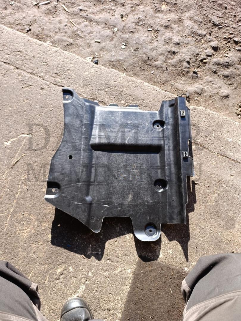 пластик Mercedes-Benz GLE W166 2016, 3.0 л., OM 642.826, дизель, АКПП, A1666800123, A1666809503 - фото №1