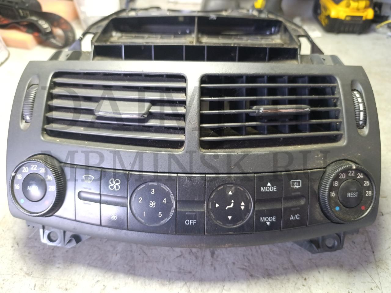 дефлектор обдува салона Mercedes-Benz E-Класс W211/S211 2004, A2118301854 - фото №1